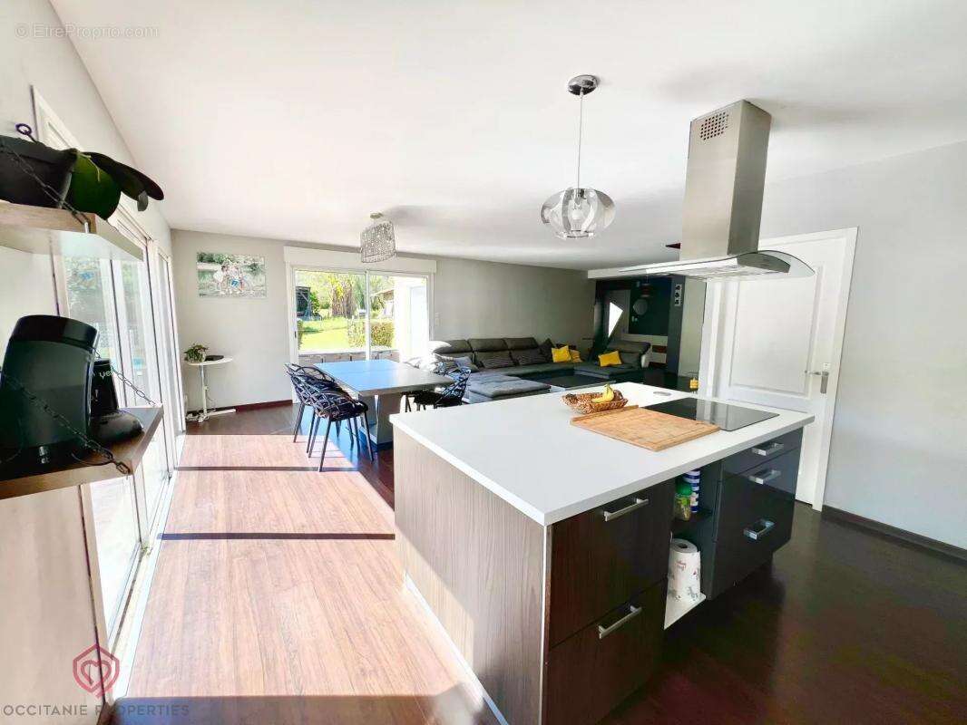 Maison à MONTBRUN-BOCAGE