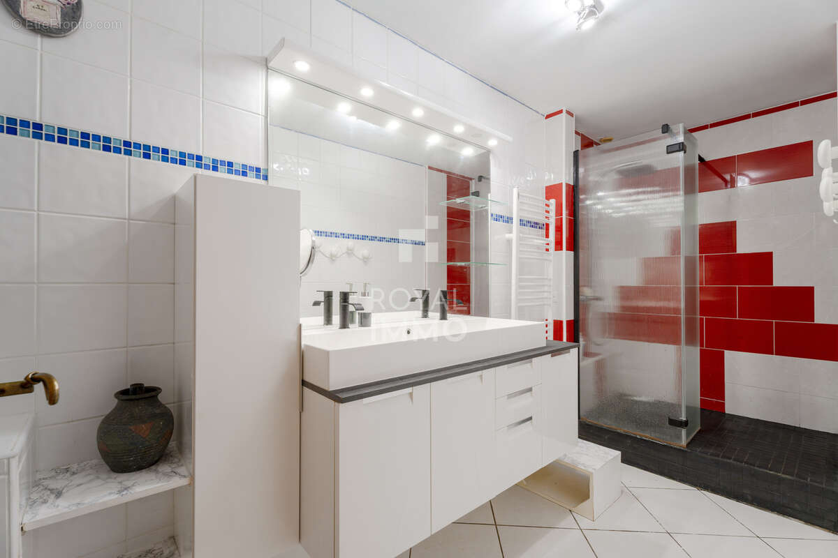 Le pradet   propriété de caractère aux multiples projets de vie piscine traditionnelle - photo 18