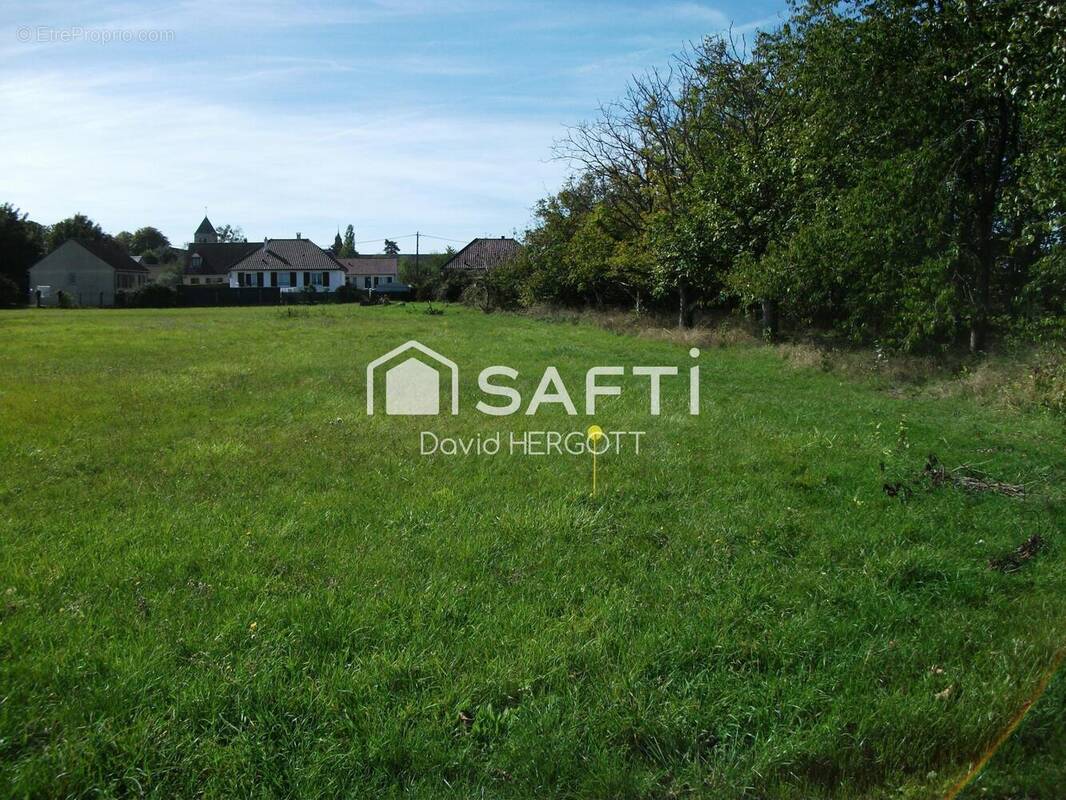 Photo 1 - Terrain à CRAVANT