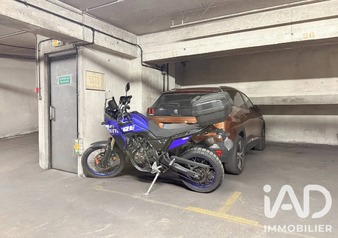 Photo 1 - Parking à PARIS-9E