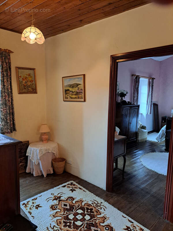 Grande maison familiale avec jardin, garage et dépendances - photo 9