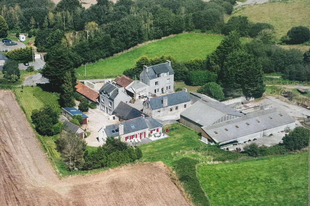 Hangar de 400 m2, dépendances et longère à rénover sur 1 573 m2   Fort potentiel à L’Archantel - photo 16