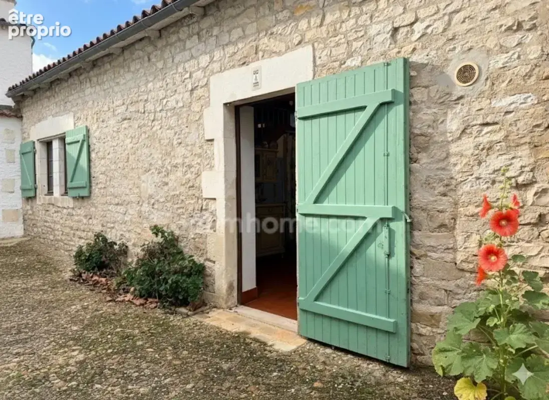 Maison typiquement village  de Plain-pied A Sainte-Marie-de-Ré 17740 (La Noue) - photo 4