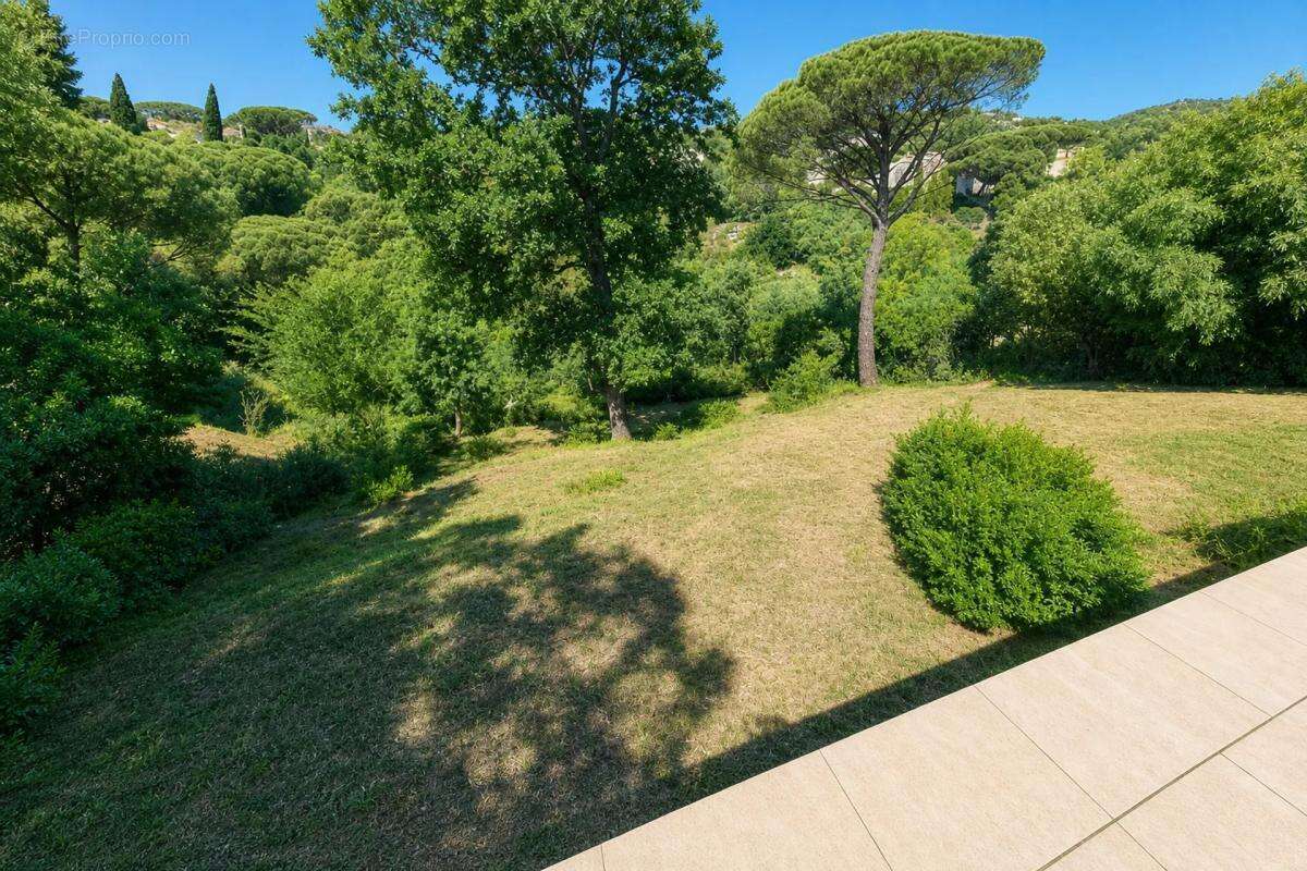 Maison à ROQUEBRUNE-SUR-ARGENS