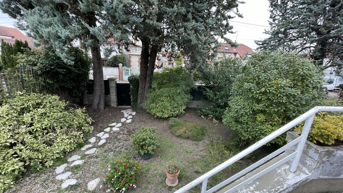 Maison à SAINT-JULIEN-LES-VILLAS