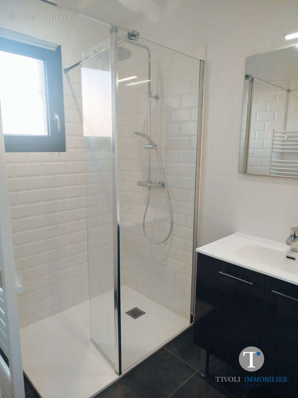 Maison à SAINT-JULIEN-BEYCHEVELLE