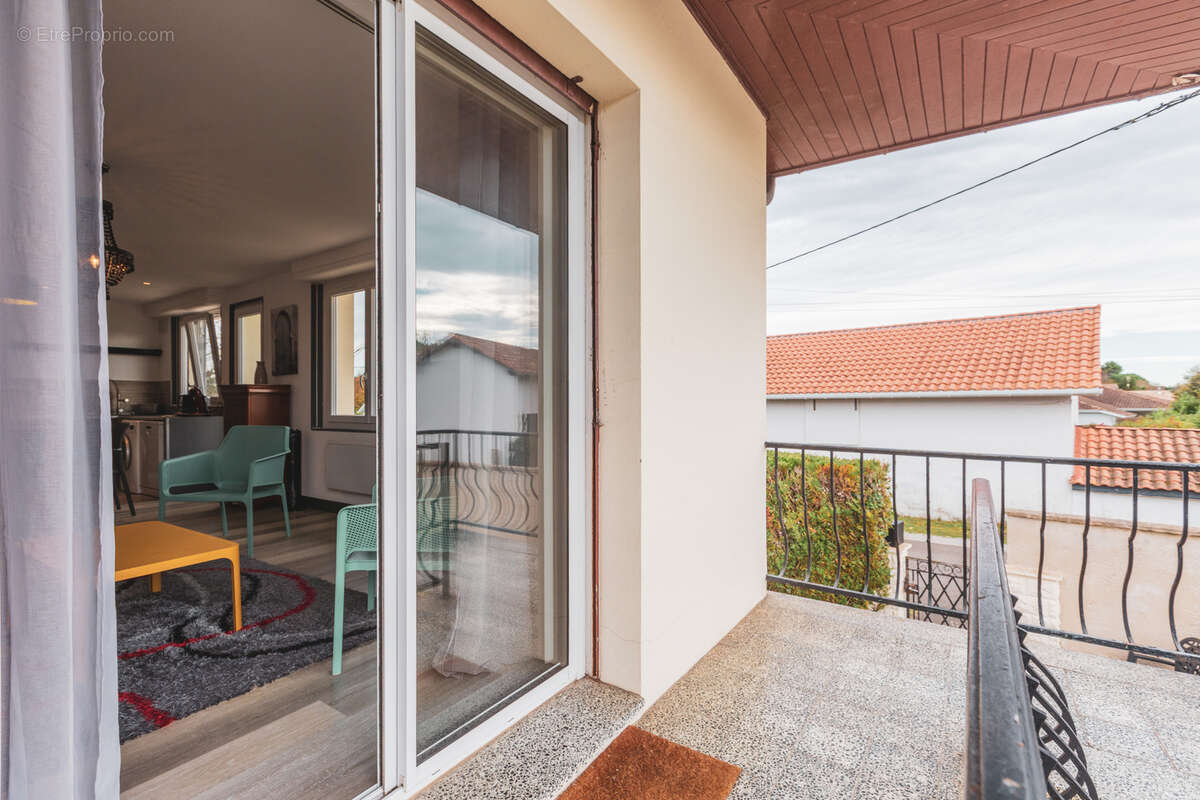 Appartement à ANGRESSE