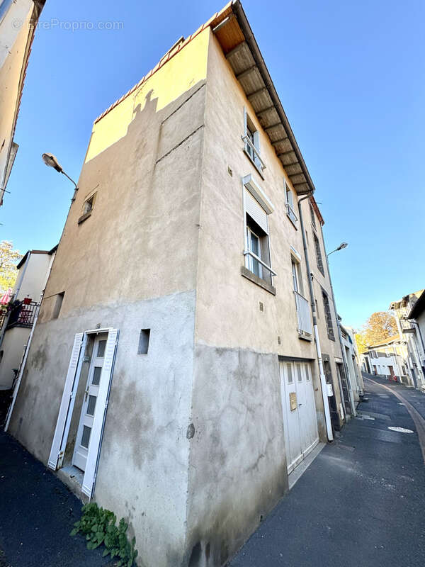 Maison à LES MARTRES-DE-VEYRE