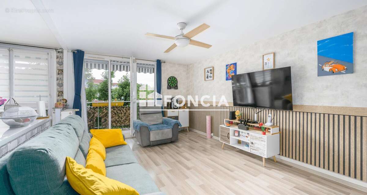 Appartement à COMBS-LA-VILLE