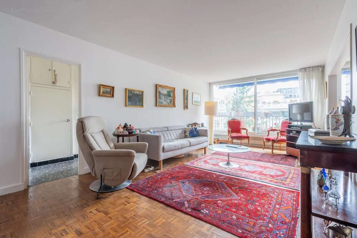 Appartement à PARIS-14E