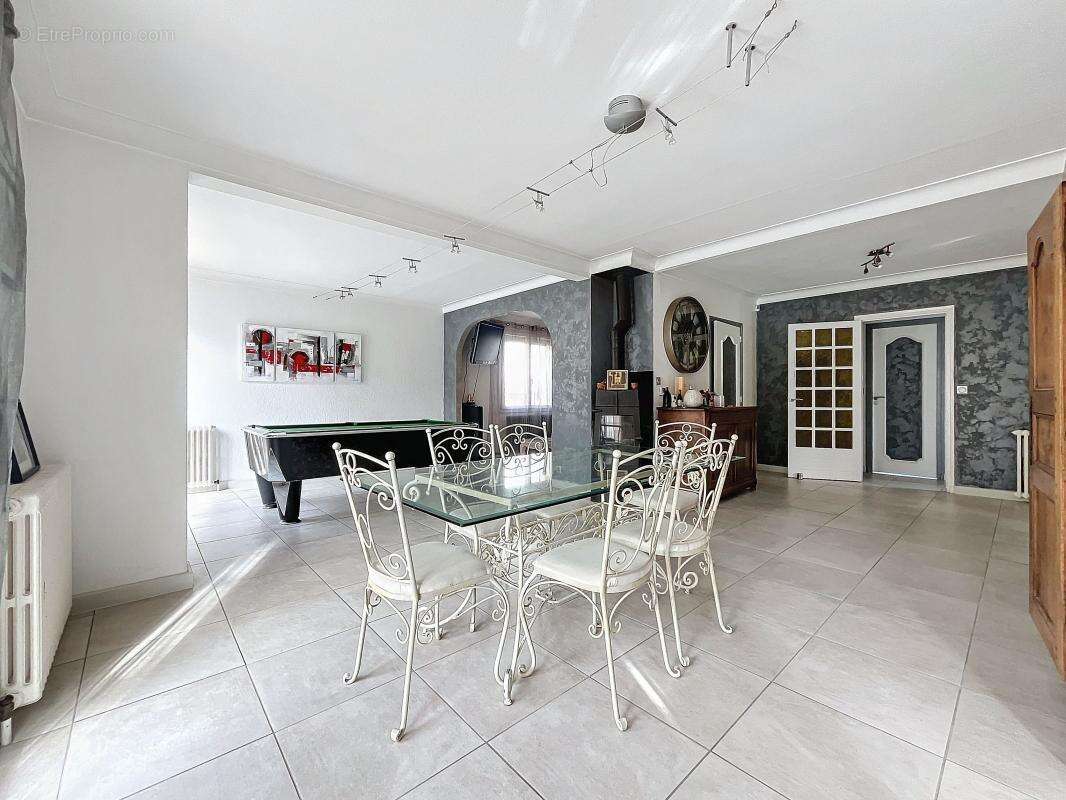 Maison à SAINT-JEAN-DE-MUZOLS