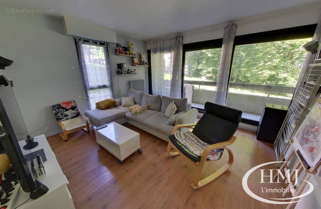 Appartement à LE COUDRAY-MONTCEAUX