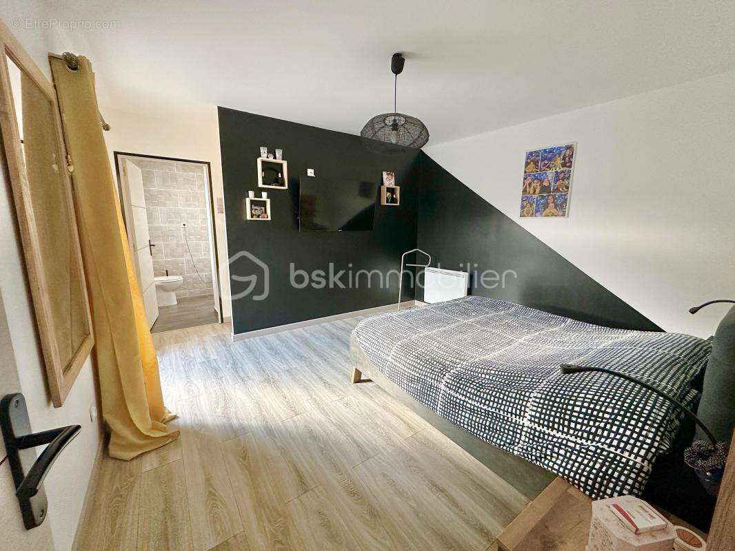 Maison à MOISSY-CRAMAYEL