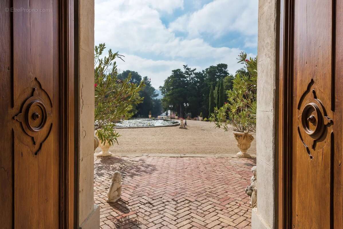 Maison à FONTVIEILLE