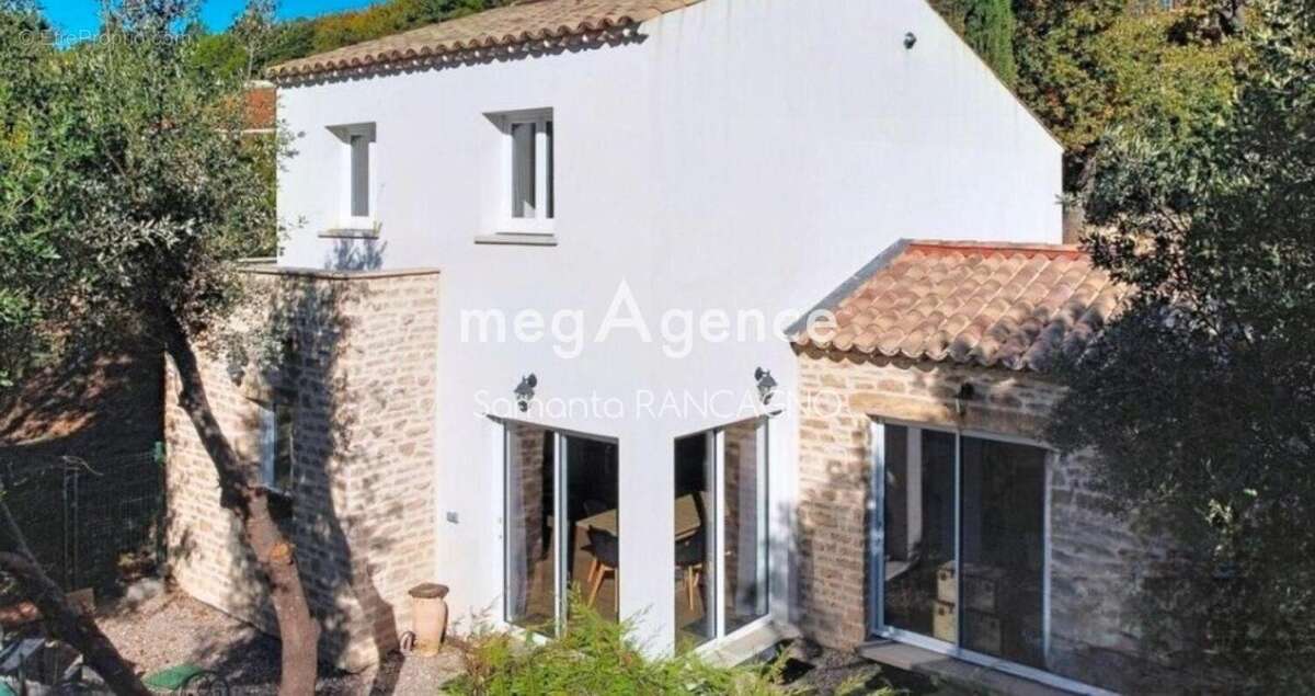 Maison à BAGNOLS-EN-FORET