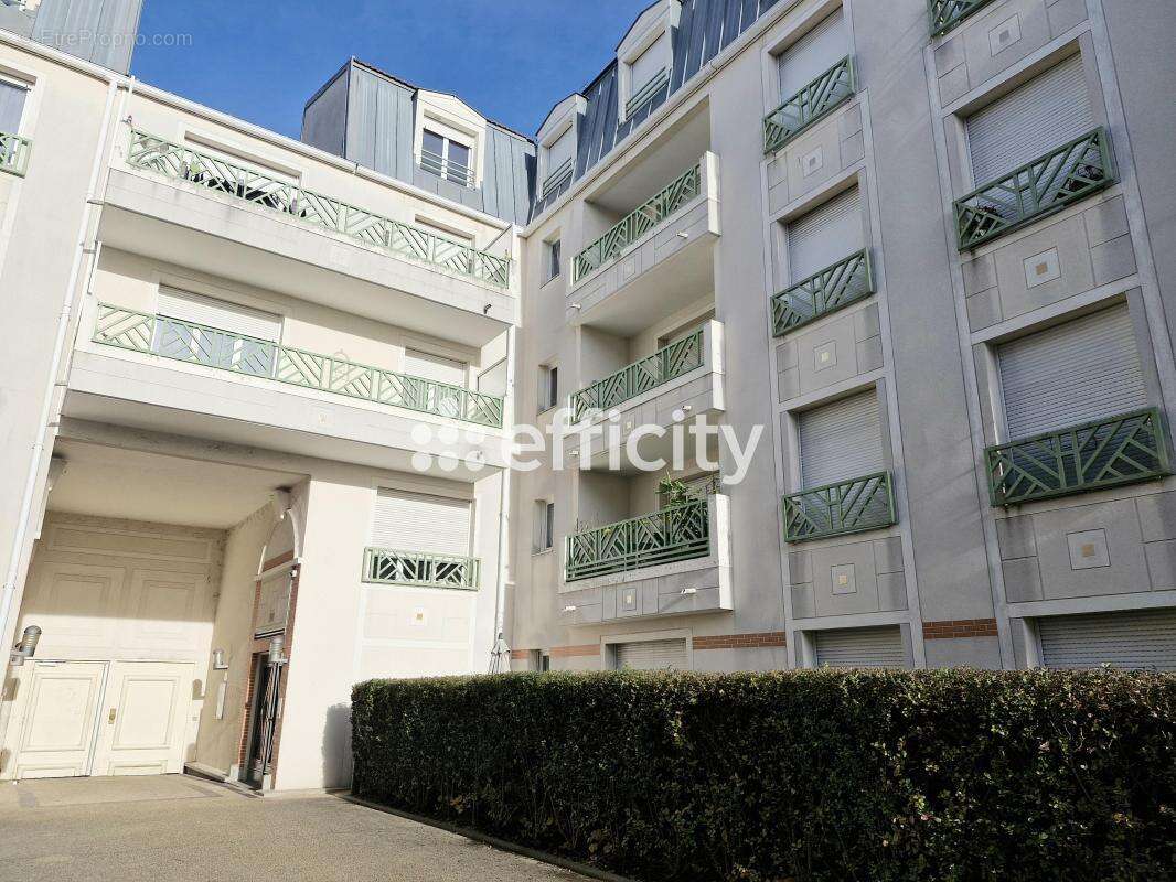 Appartement à LES PAVILLONS-SOUS-BOIS