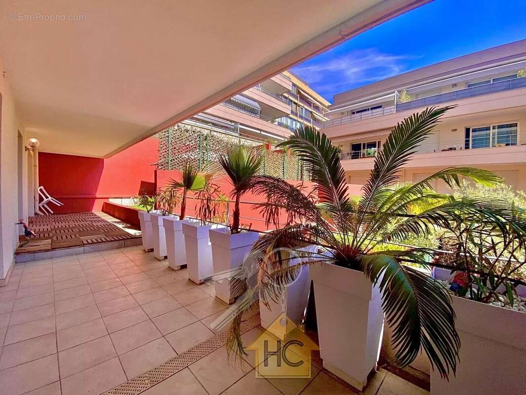 Appartement à MANDELIEU-LA-NAPOULE