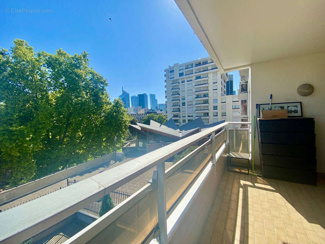 Appartement à COURBEVOIE