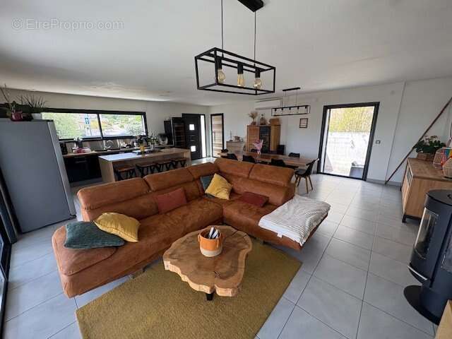 Maison à VACQUIERES