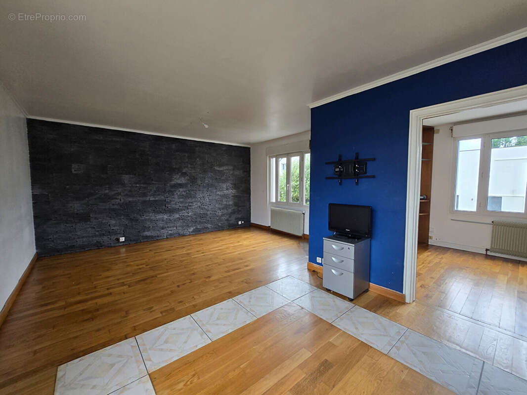 Maison à SAINTE-GENEVIEVE-DES-BOIS