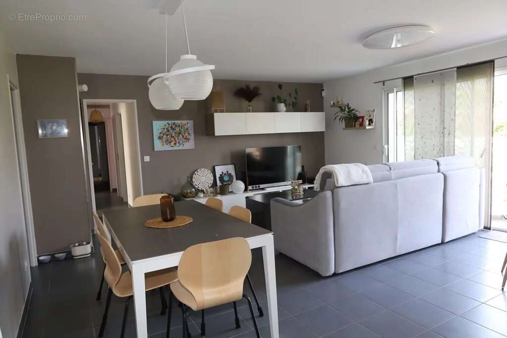Maison à LA TOUR-DU-CRIEU
