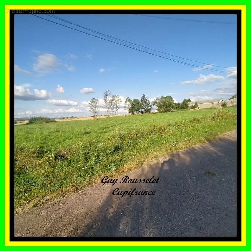 Terrain à COURCELLES-LES-SEMUR