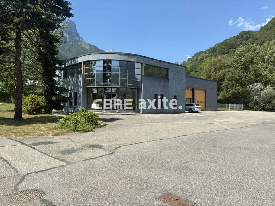 780 m² à Saint-Ferreol  - photo 4