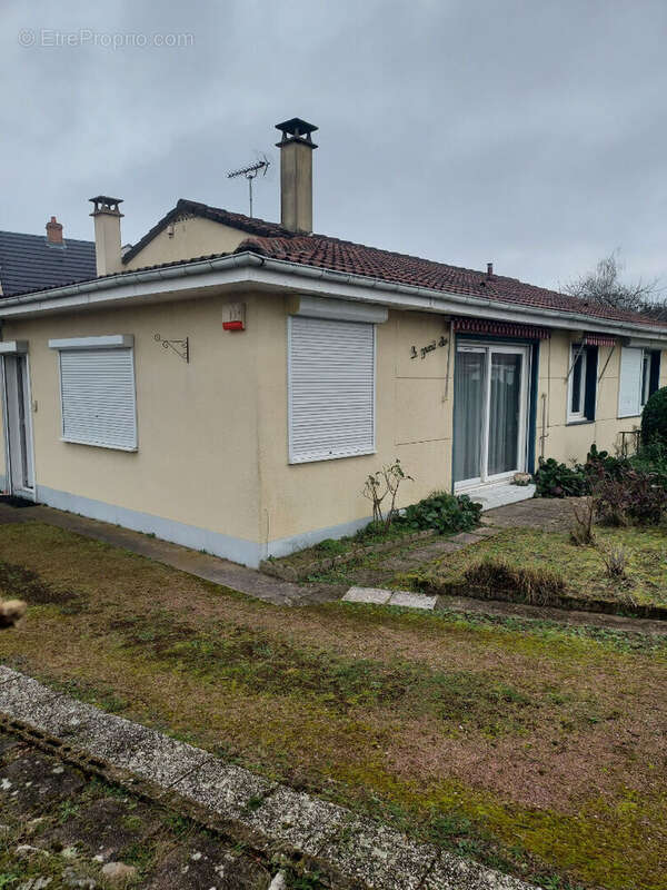 Maison à SAINT-PRYVE-SAINT-MESMIN