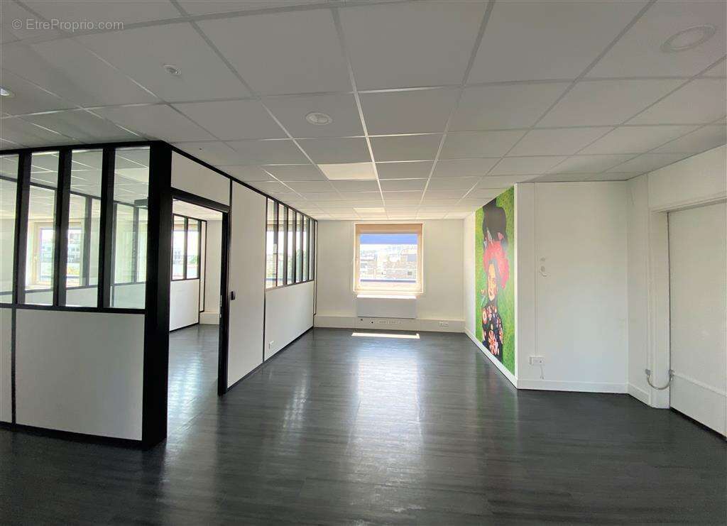 Commerce à SURESNES