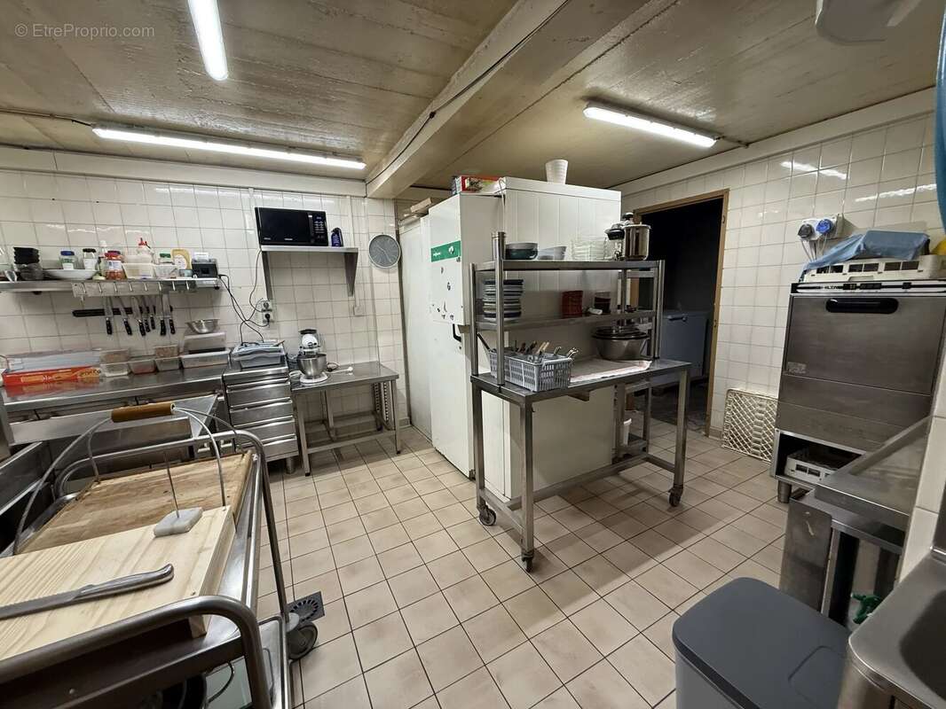 Commerce à COMBLOUX