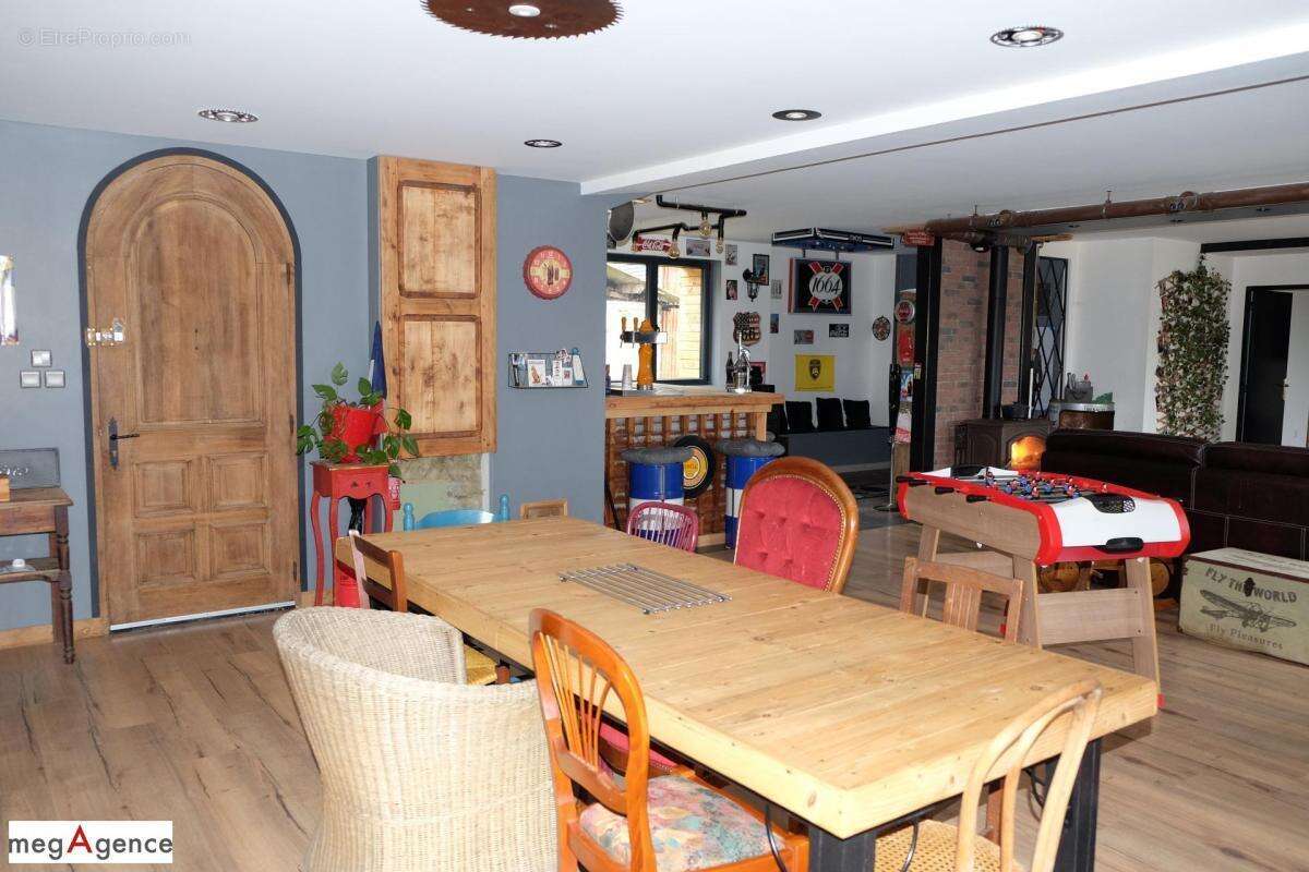 Maison à SAINT-GERMAIN-LES-VERGNES