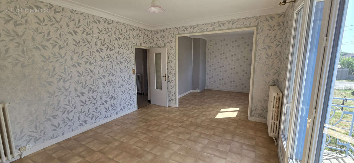 Pavillon indépendant sur 1 826 m2 terrain arboré et clos - photo 6