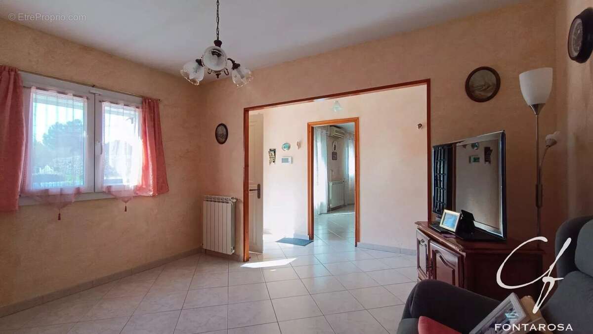Maison à LE MUY