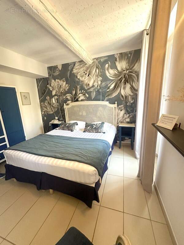 Commerce à COLLOBRIERES