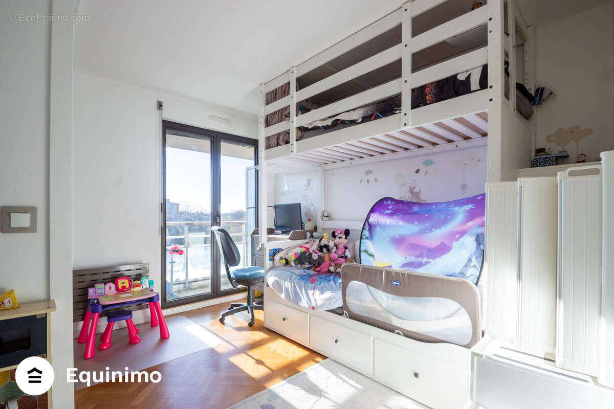 Appartement à NEUILLY-SUR-SEINE