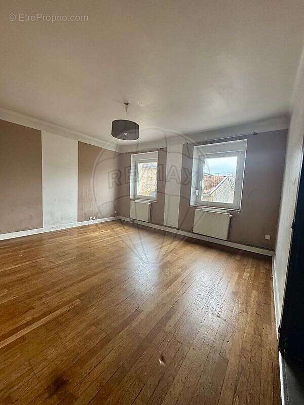 Maison à SERROUVILLE