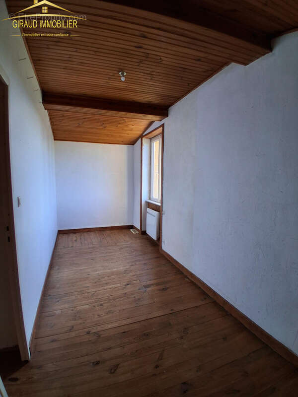 Maison à SAINT-DENIS-DE-CABANNE