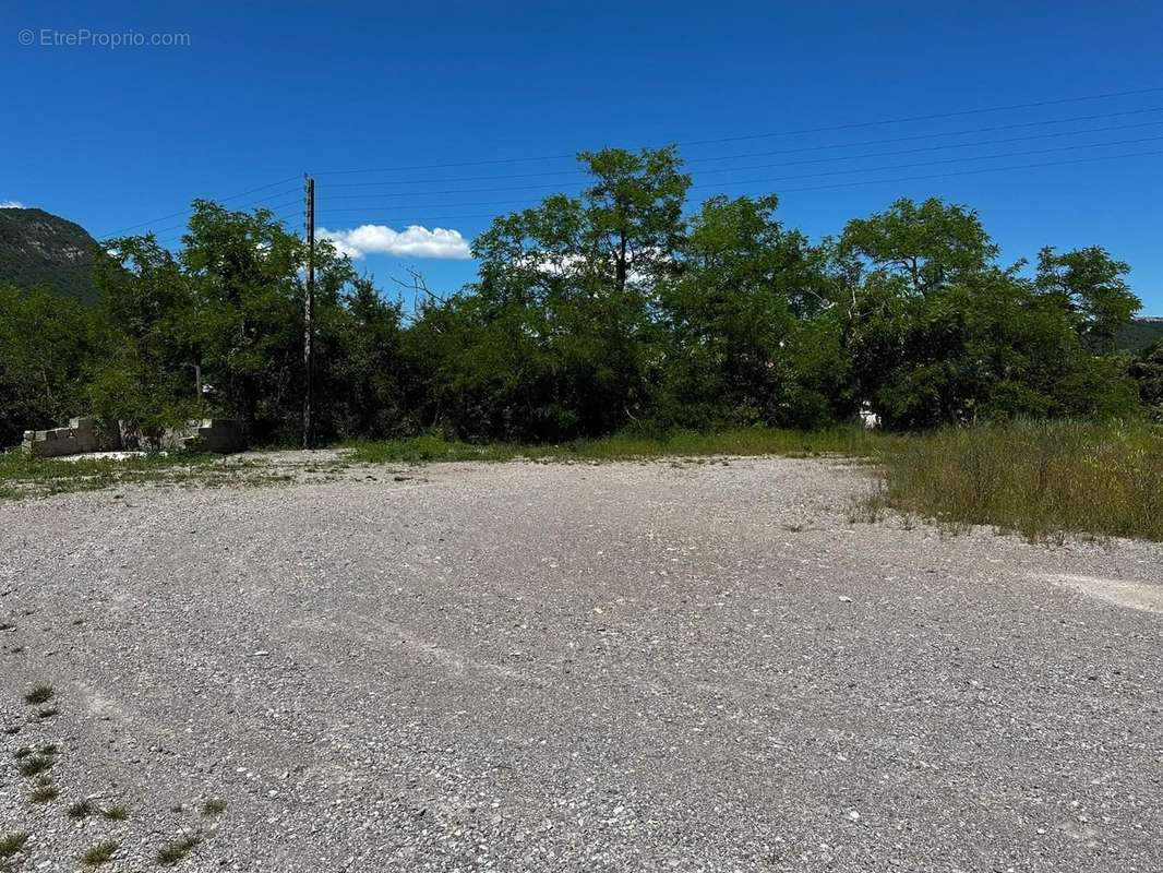 Terrain à LARAGNE-MONTEGLIN