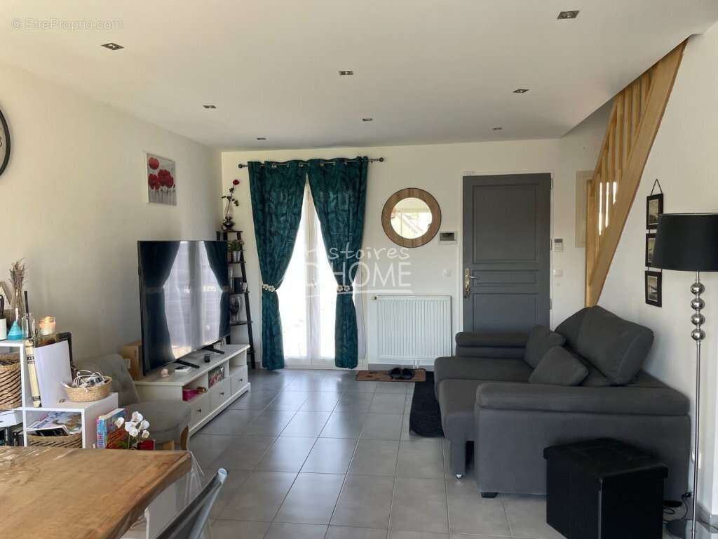 Maison à JOUY-LE-CHATEL