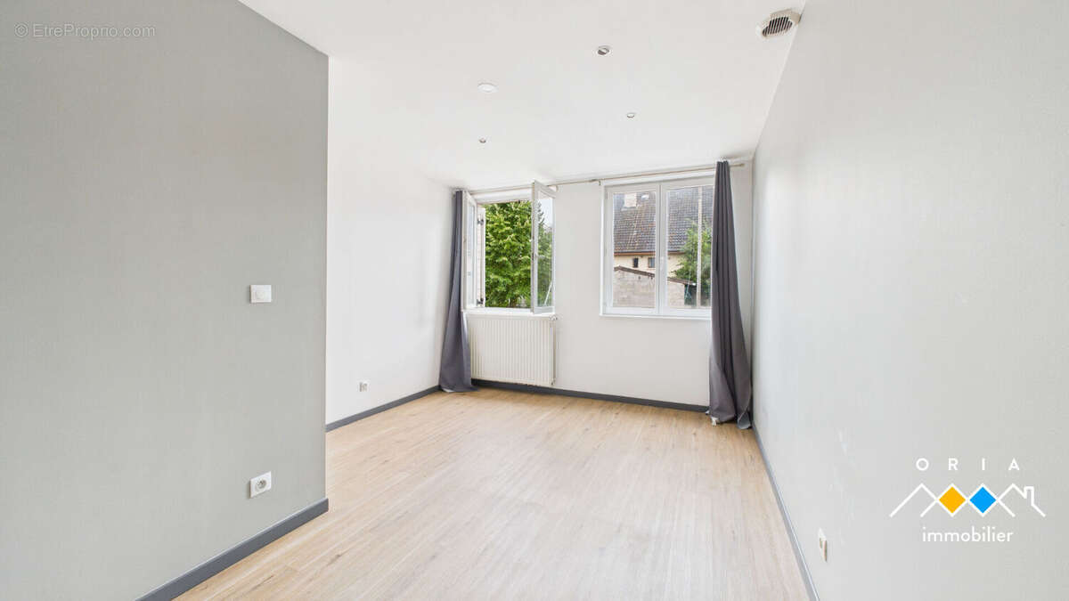 JOLIVET - Immeuble de 612 m2 sur terrain de 1303 m2 - photo 6