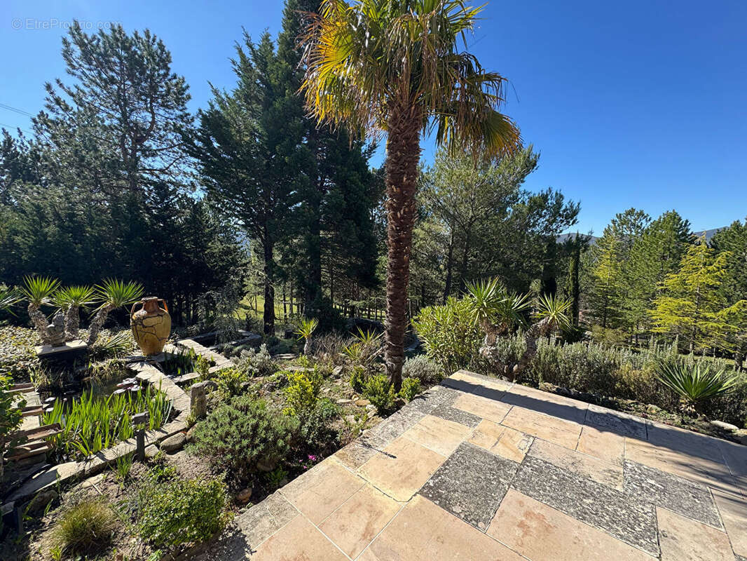Villa de standing sur un parc paysager de 4 800 m² avec piscine et vue dominante, DIEULEFIT - photo 3