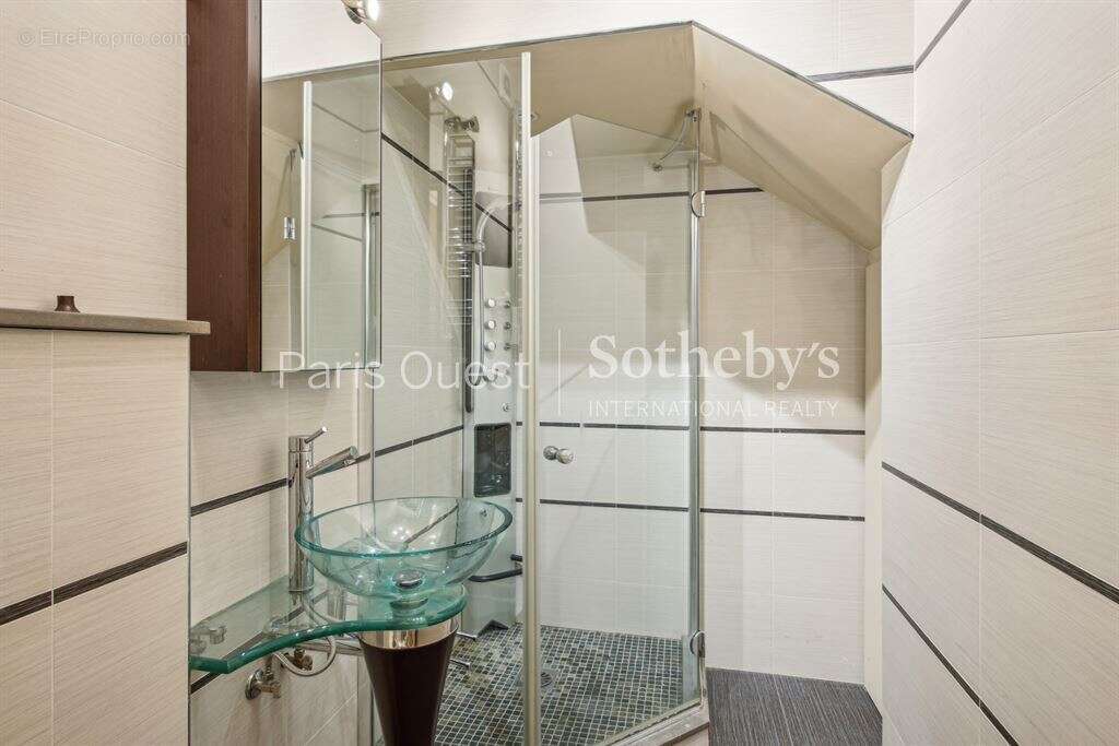 Appartement à NEUILLY-SUR-SEINE