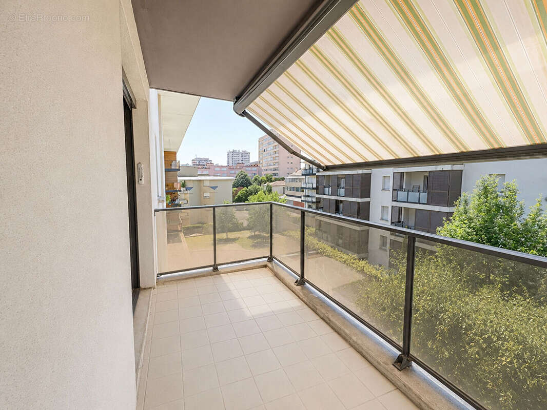 TOULOUSE -MINIMES "LES RAISINS" T3 climatisé avec balcon - ascenseur -et deux place de parking en sous-sol. - photo 10