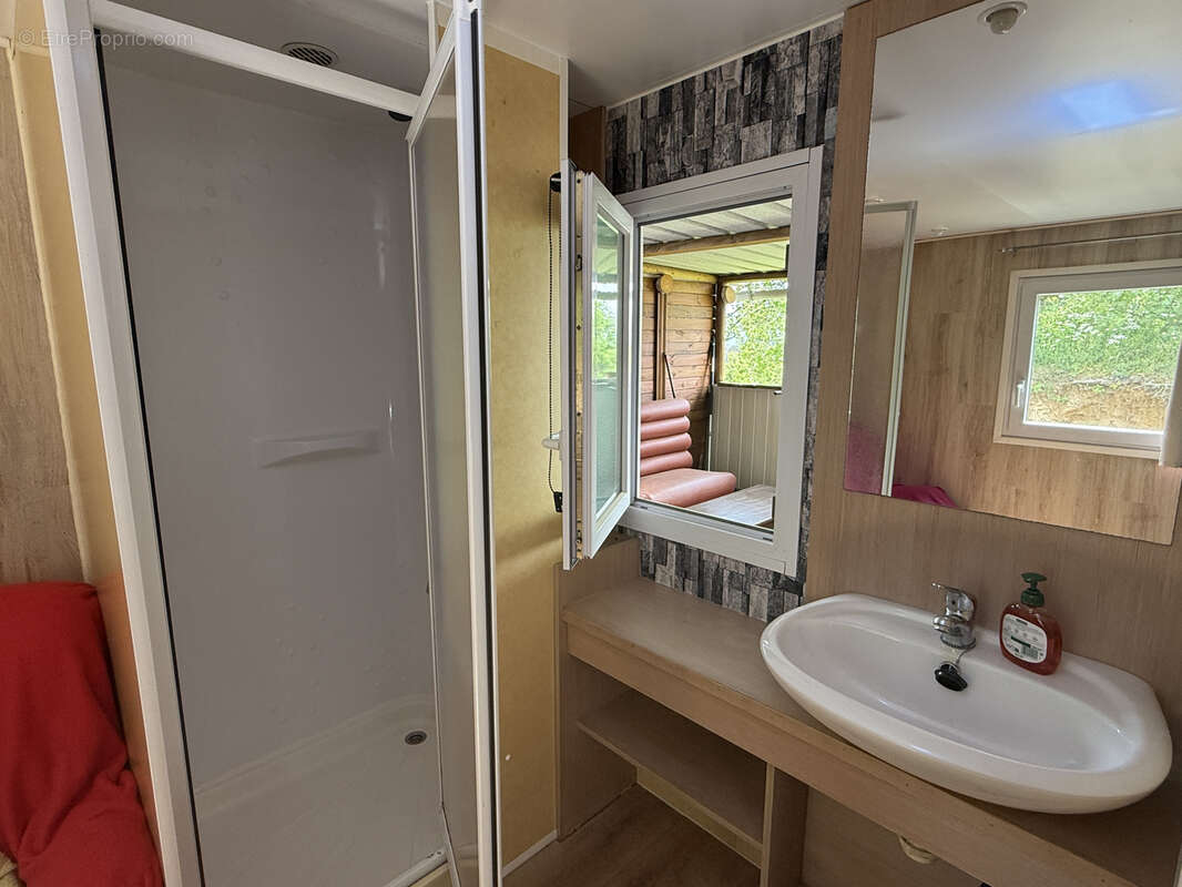 Appartement à LES BESSONS
