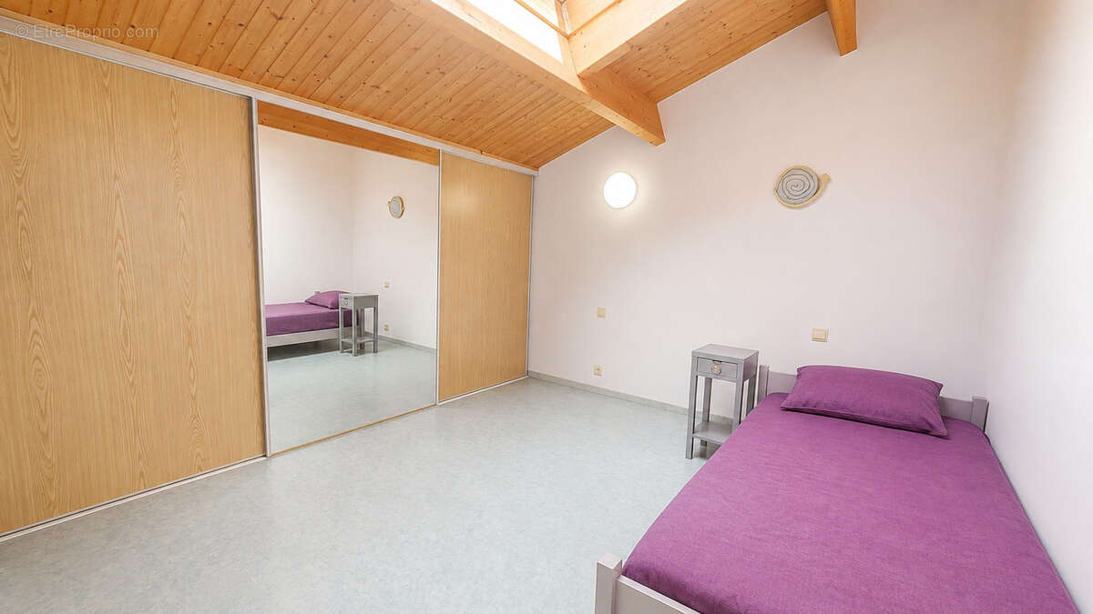 Maison de 152m2 hab avec terrain 1250 M2  sans vis à vis dans quartier calme LA ROCHE SUR YON - photo 7