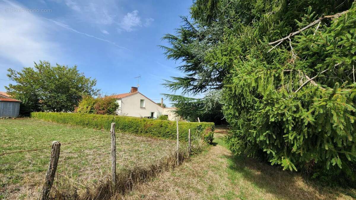 Maison à LA CAILLERE-SAINT-HILAIRE