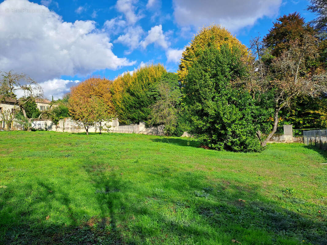 Terrain à FONTAINES-SAINT-MARTIN