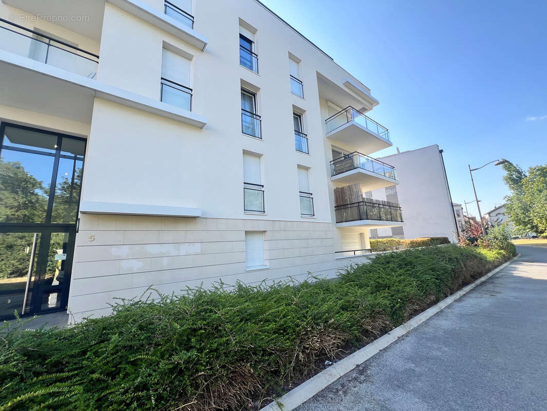 Clairmarais proche gare centre - appartement t2 53m2 + terrasse 22m2 + parking couvert - photo 2