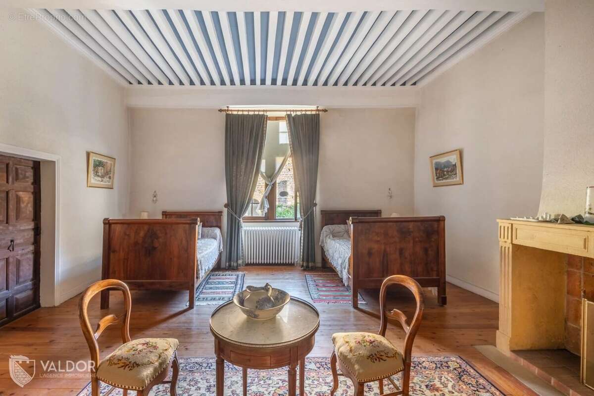 Maison à AMPLEPUIS