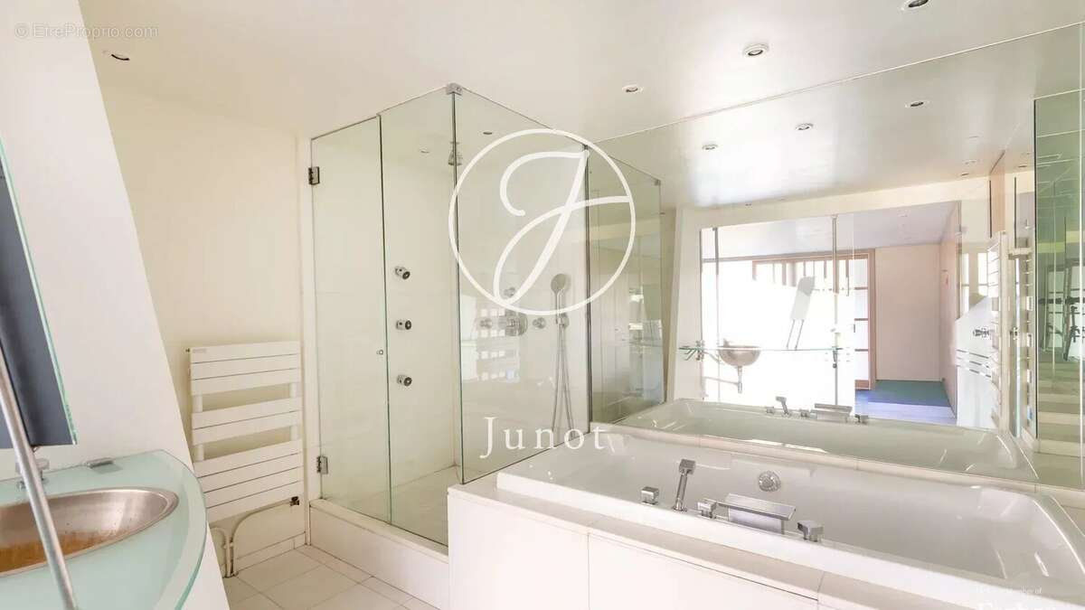 Appartement à PARIS-19E